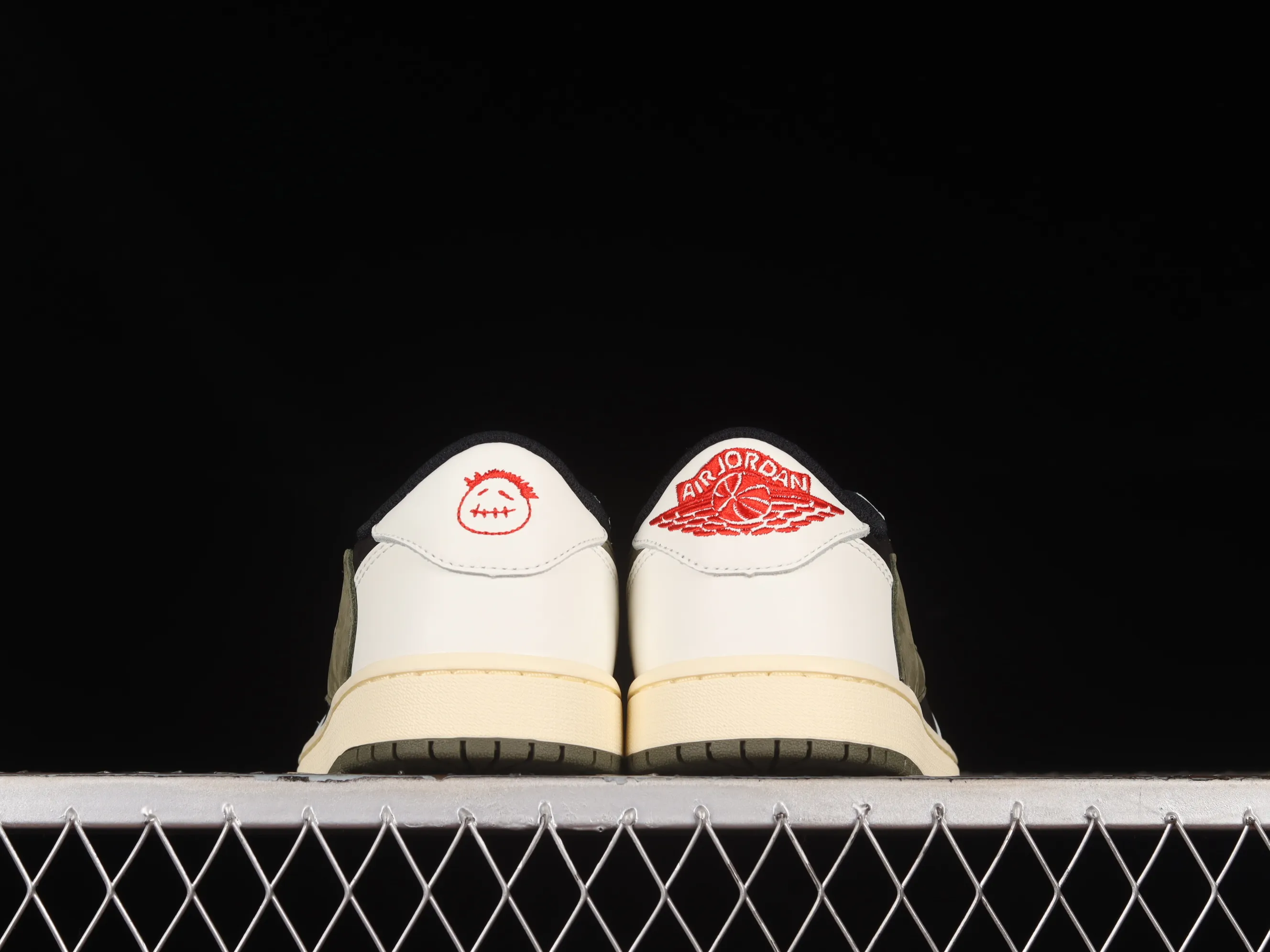 All Categories Air Jordan Jordan Series Basketball Shoes Air Jordan 1 Low OG Version Travis Scott x Air Jordan 1 Low OG AJ1 Joe 1 Joint Overhead DZ4137-106